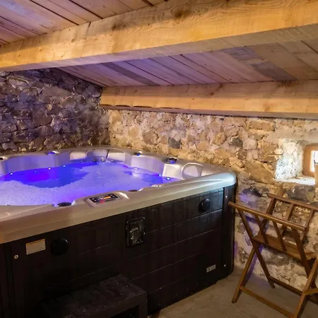 Hébergement de vacances Maison De 3 A A 800 M De La Avec Sauna Et Jardin Clos *